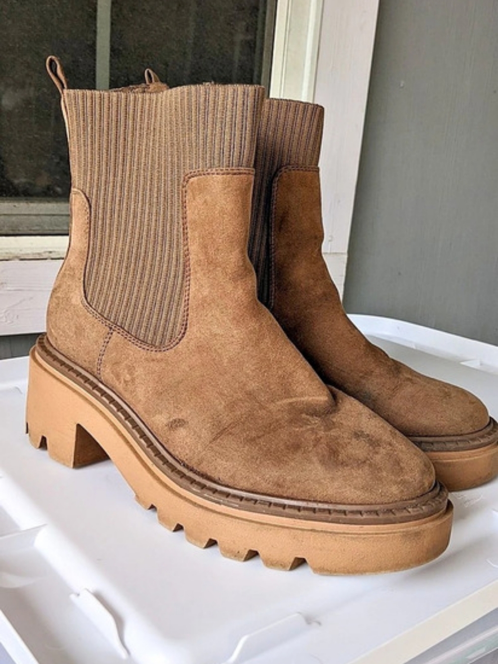 Universal Thread Brown Lug Sole Chelsea Boot Women  Sz 10